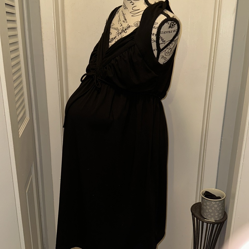 MOTHERHOOD BLACK SLEEVELESS DRESS.  size L GREAT CONDITION  see photos